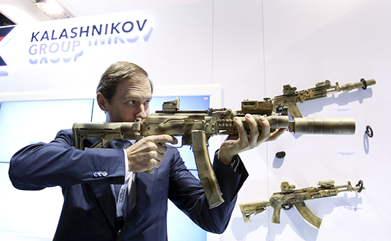 Министр промышленности и торговли РФ Денис Мантуров на выставке вооружений и технологий безопасности IDEX-2015