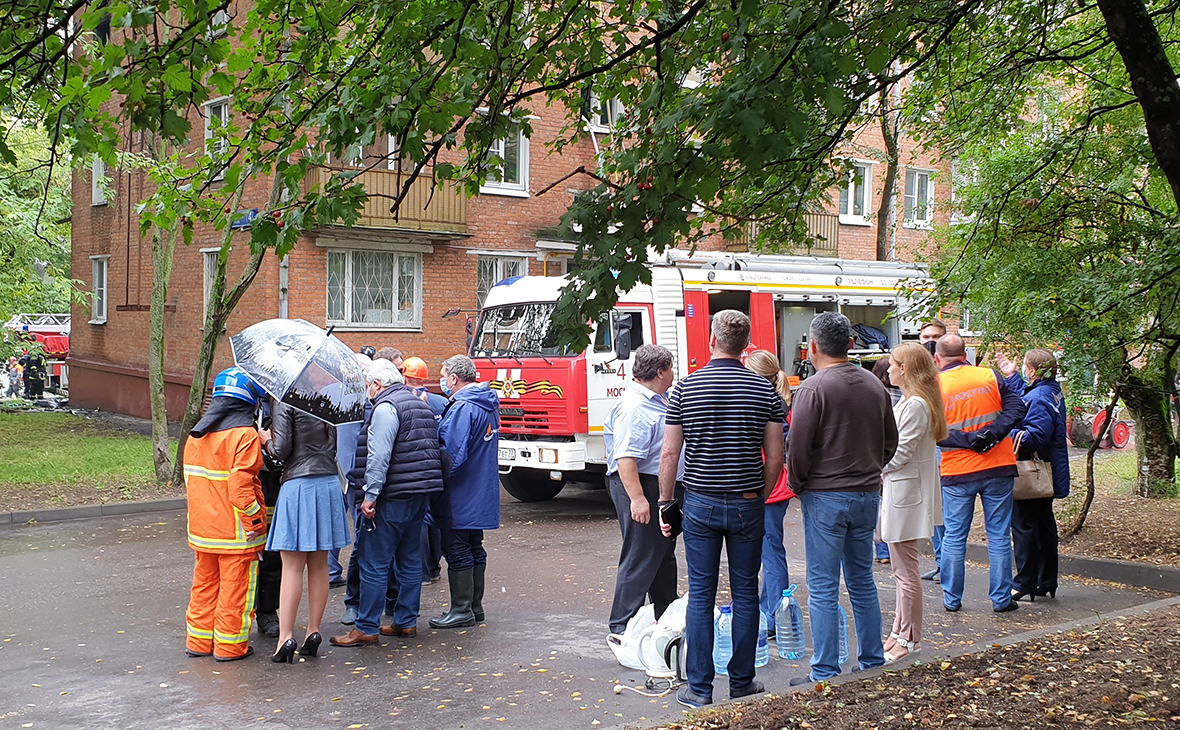 Эвакуированным жителям загоревшегося в Москве дома дадут временное жилье