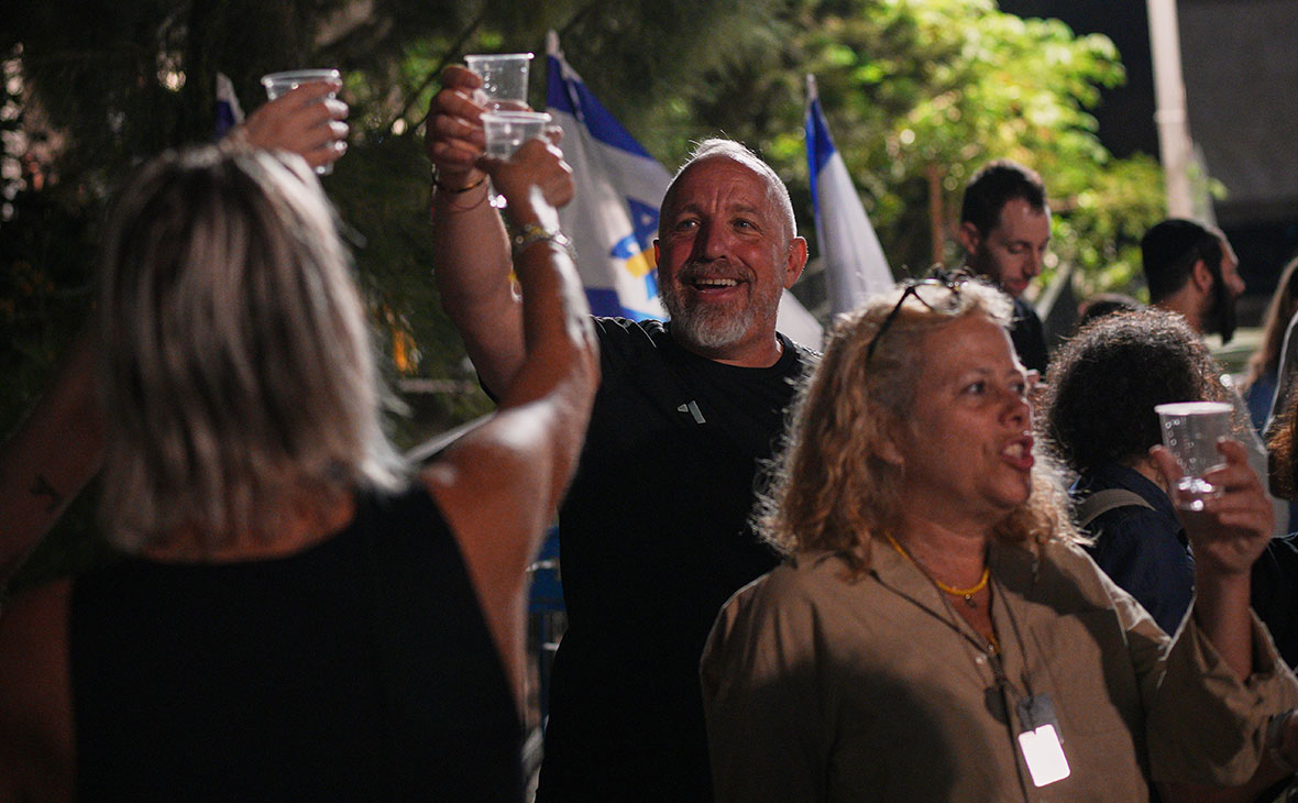 Жители Тель-Авива празднуют соглашение Израиля и ХАМАС