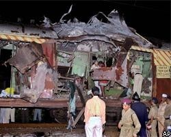 В Индии поезд протаранил грузовик с песком: 12 погибших
