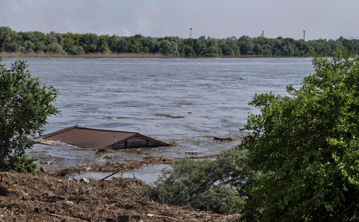 Журналисты сообщили о повреждениях на плотине Каховской ГЭС до разрушения"/>













