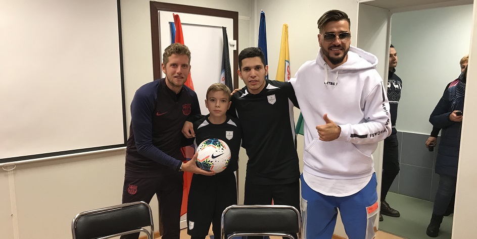 «Барселона» пригласила двух юных российских футболистов на матч клуба