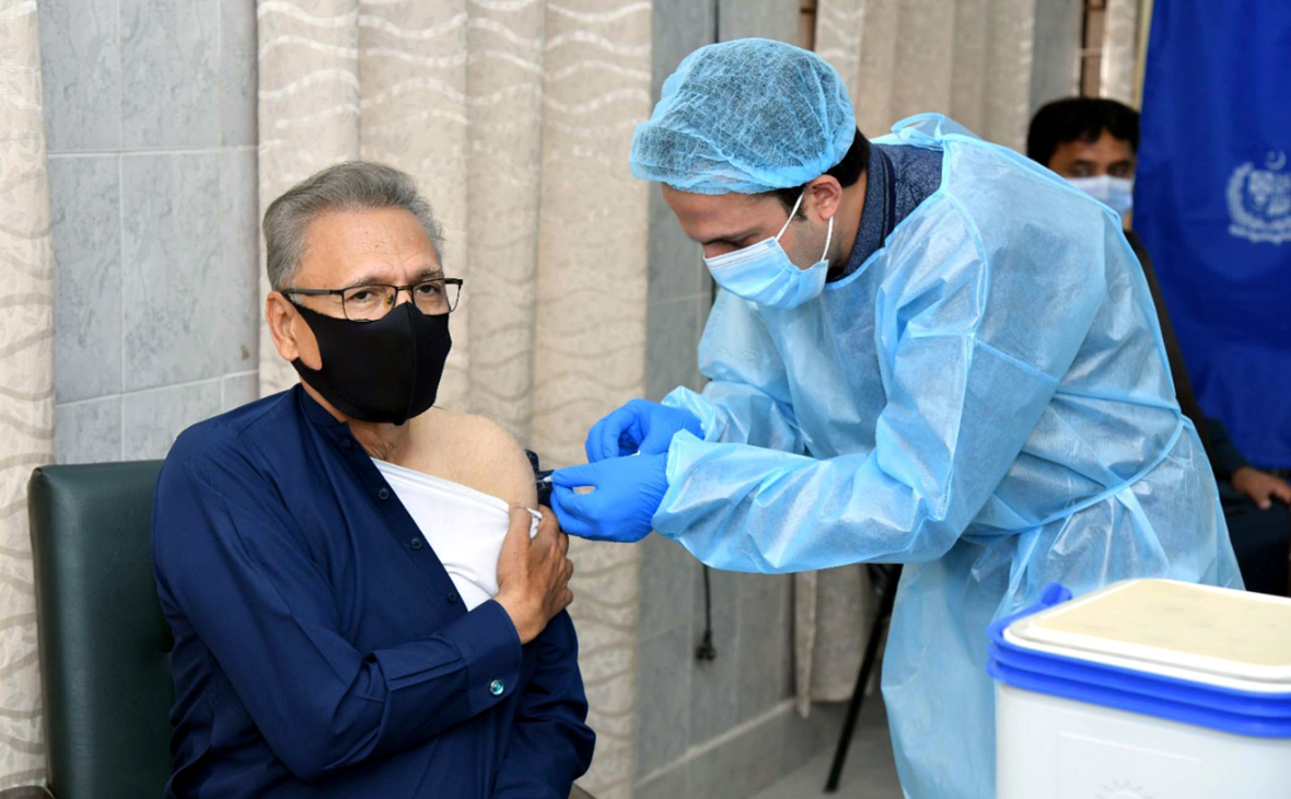 Президент Пакистана заразился COVID-19 после первого компонента прививки