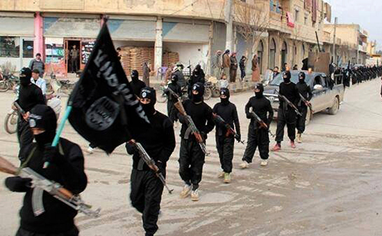 Боевики "Исламского государства Ирака и Леванта" в сирийском городе Ракка