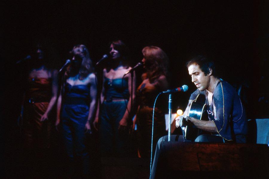 Адриано Челентано во время выступления на телеканале ZDF, 1990 год