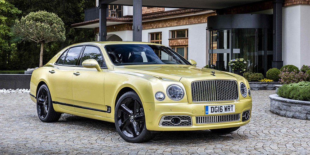 Bentley Mulsanne Speed

Не могла подобная подборка обойтись без участия Bentley. Самая быстрая версия седана Mulsanne (Speed) разгоняется до 100 км/ч за 4,9 с, имеет мощность 537 л.с. и цену в 23&nbsp;534&nbsp;000 рублей.
