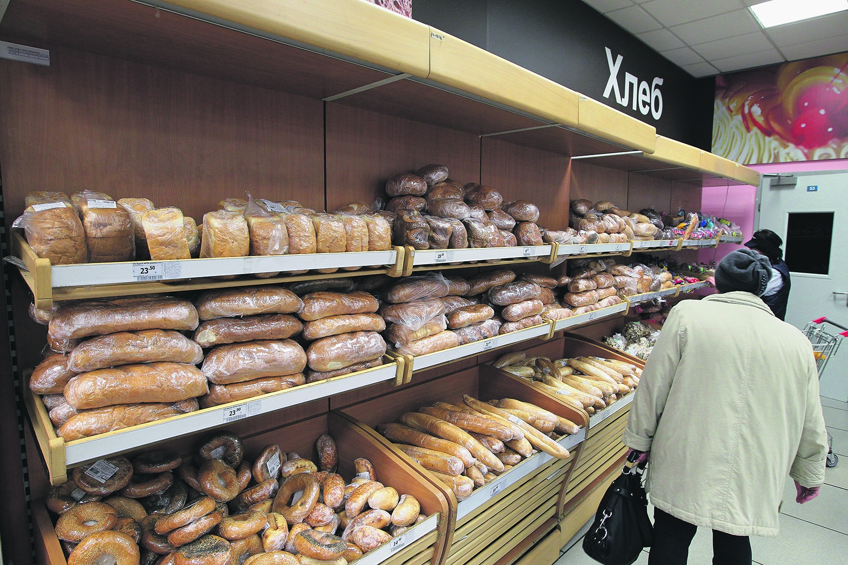 Хлеб сеть магазинов. Магазин хлебобулочных изделий. Хлеб в магазине. Хлебный магазин. Хлеб на прилавке.