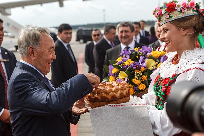 Президент Казахстана  Нурсултан Назарбаев на торжественной церемонии перед началом переговоров в Минске.