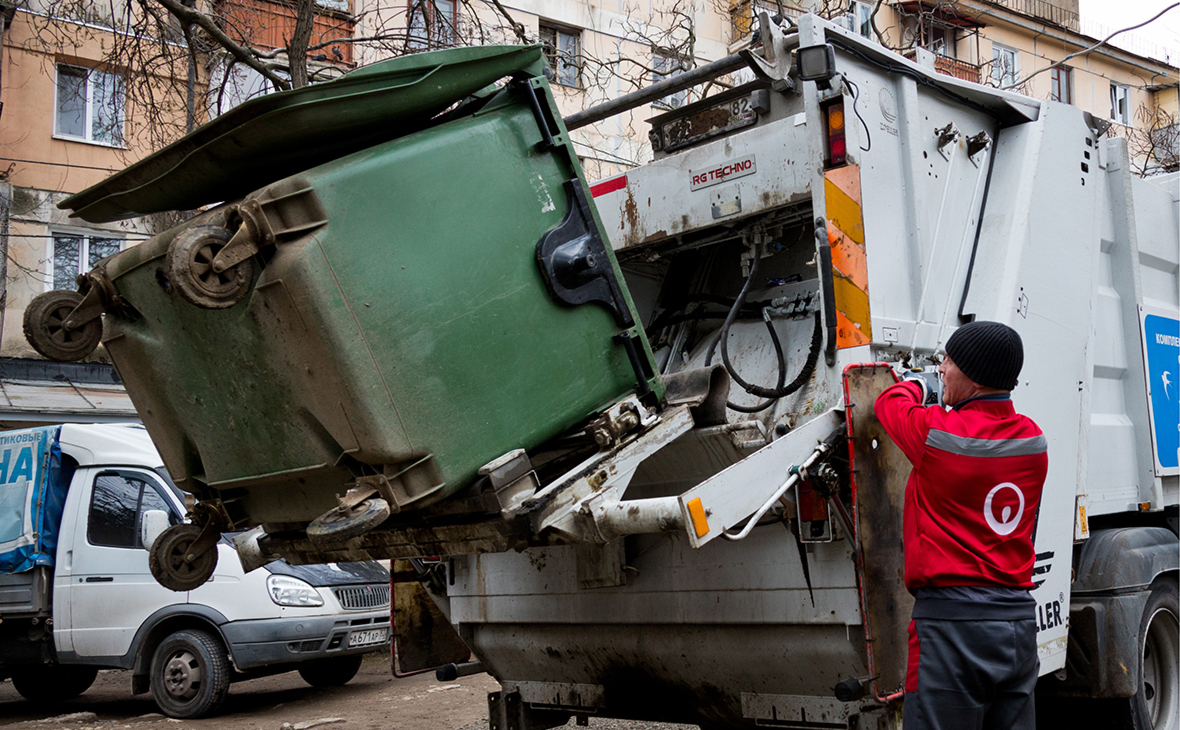Аксенов назвал ситуацию с мусором в Крыму «хромающей на обе ноги»