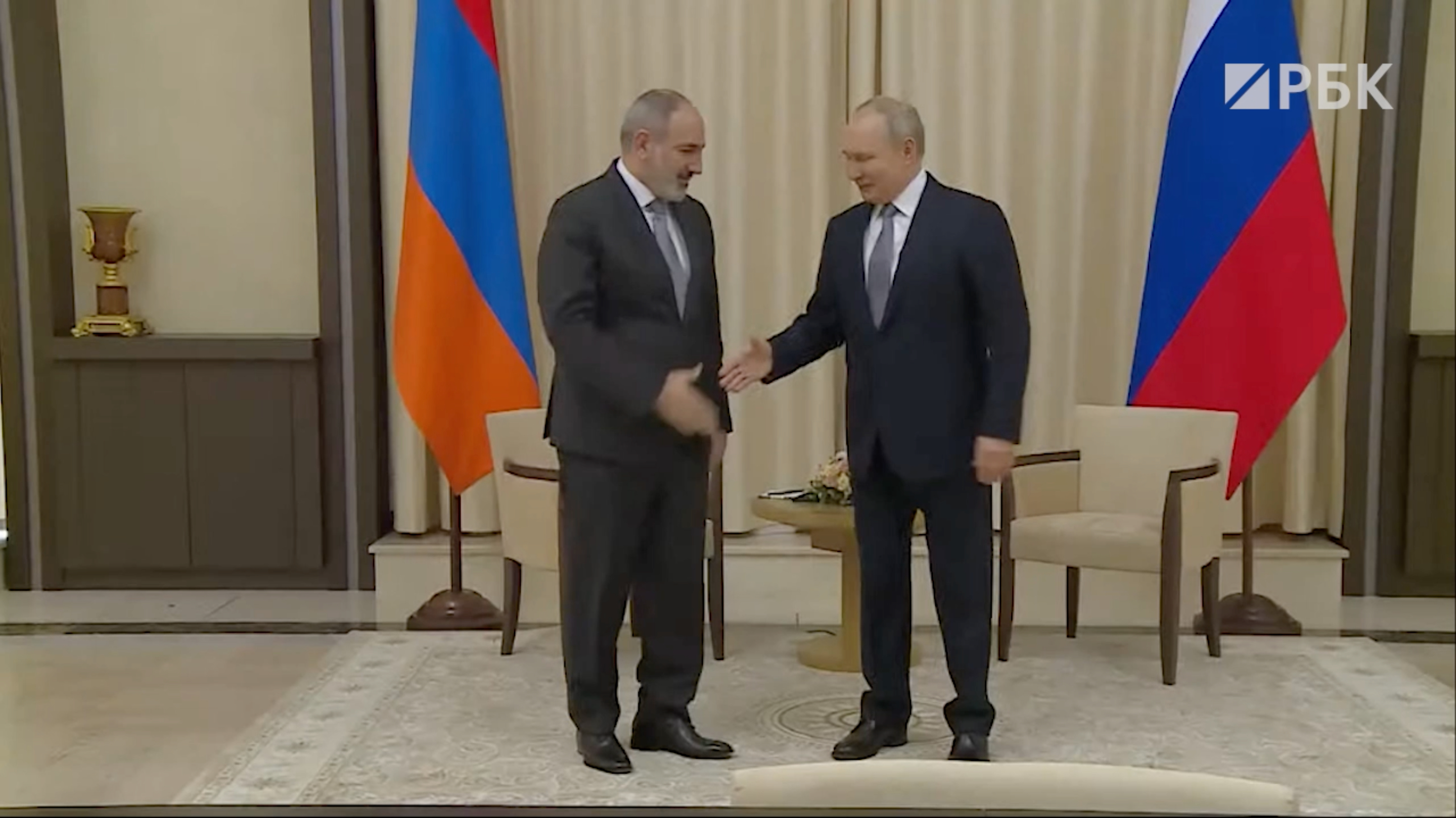 В Ново-Огарево началась встреча Путина и Пашиняна