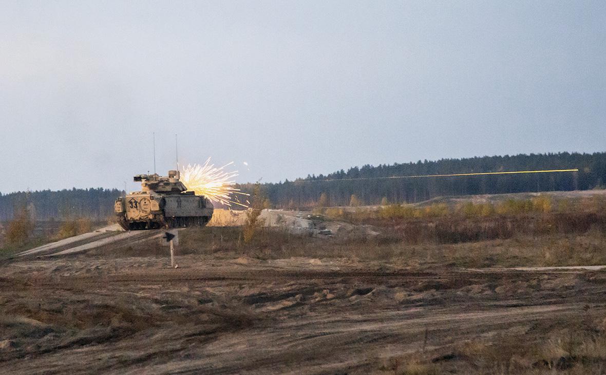 Украинские военные сообщили о потере шести американских БМП в Запорожье"/>













