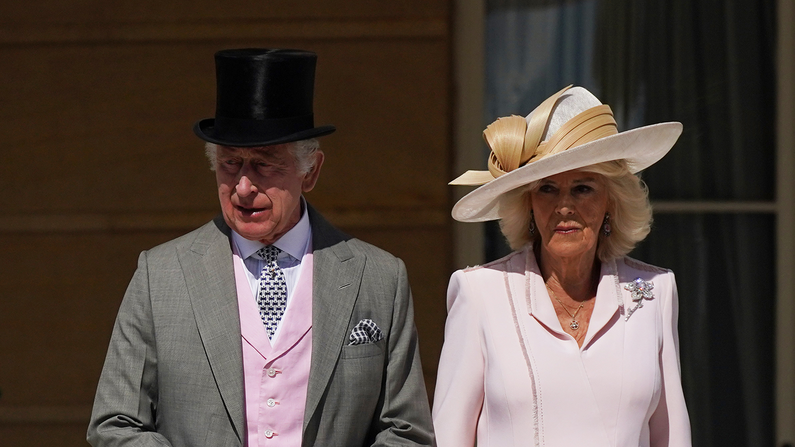 <p>Король Карл III и королева Камилла на мероприятии The Creative Industries Garden Party в саду Букингемского дворца, 15 мая 2024 года</p>