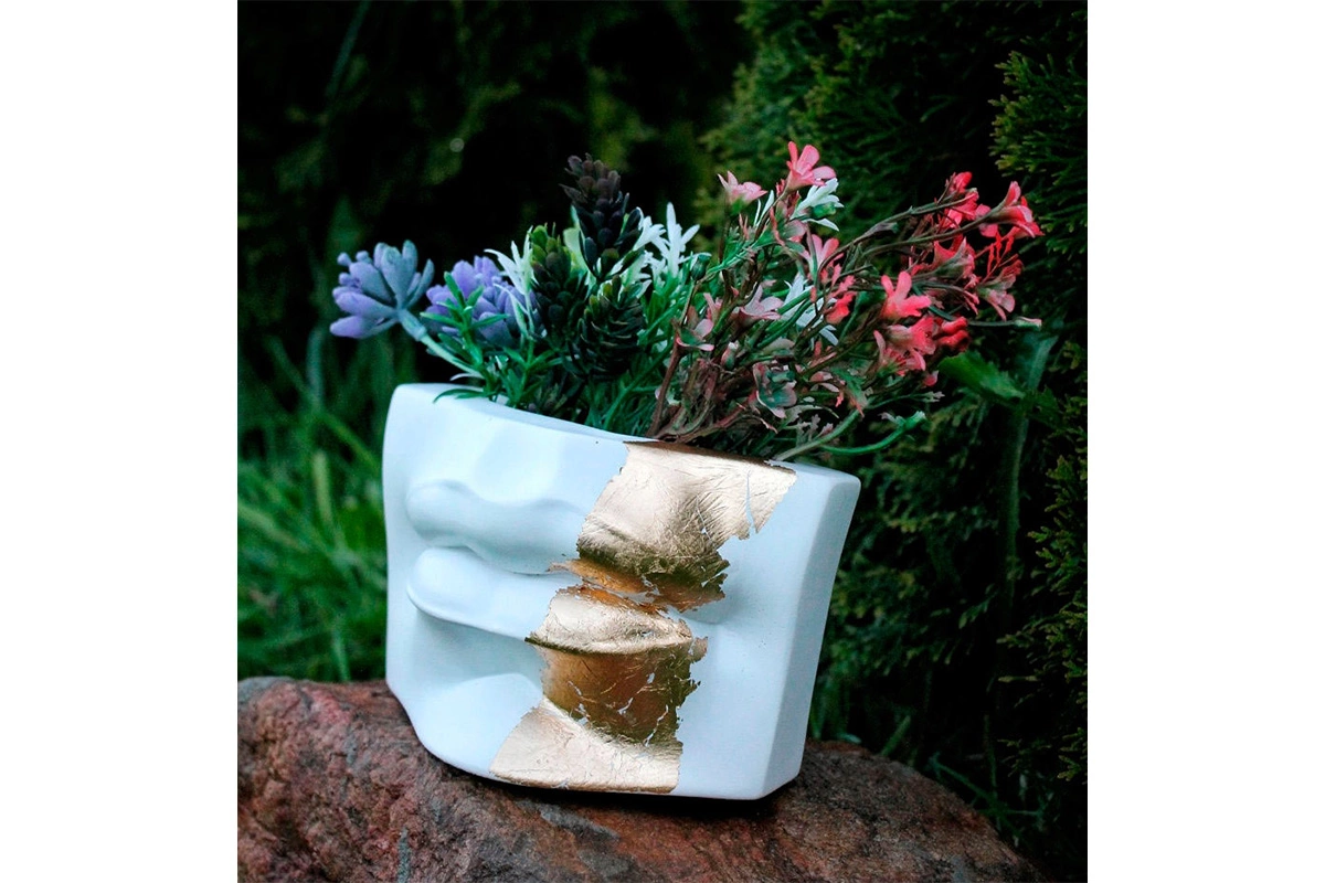 Кашпо-органайзер в форме губ