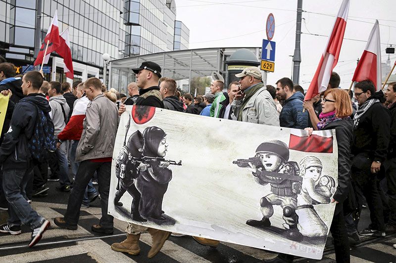 Протестующие из ультраправых организаций во время акции протеста против беженцев в Варшаве, Польша