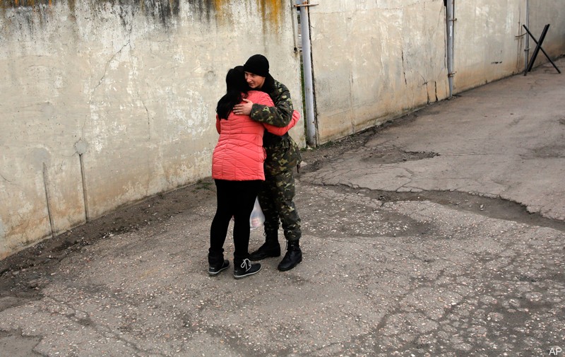 Крым: мирные будни на фоне военных