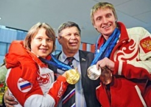 Медведев наградил чемпионов за Олимпиаду