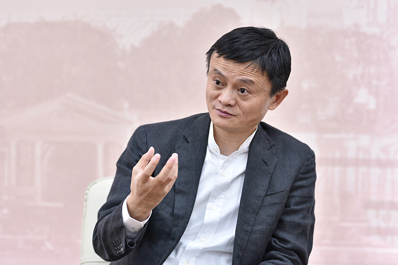 Основатель Alibaba Джек Ма на&nbsp;встрече в&nbsp;рамках ПМЭФ


