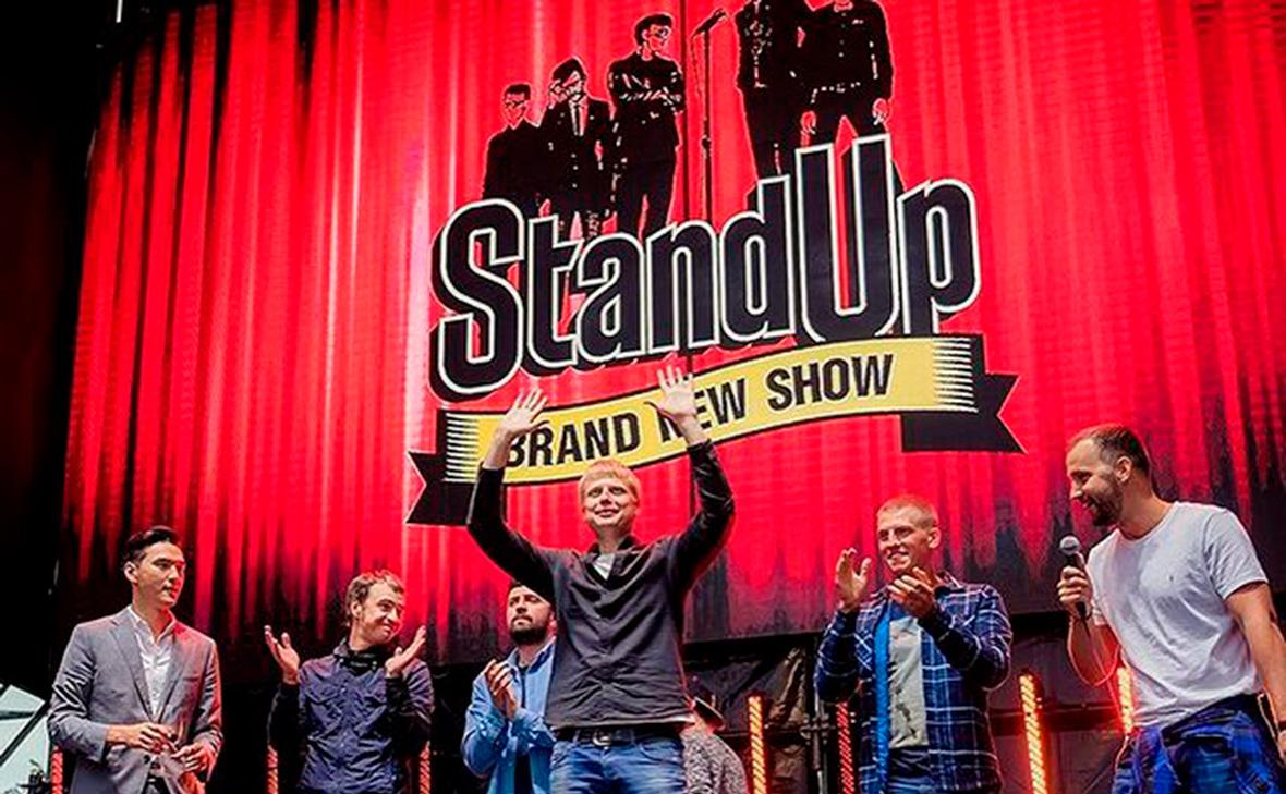 Слава Комиссаренко (в центре)&nbsp;с другими комиками в&nbsp;Stand Up на ТНТ