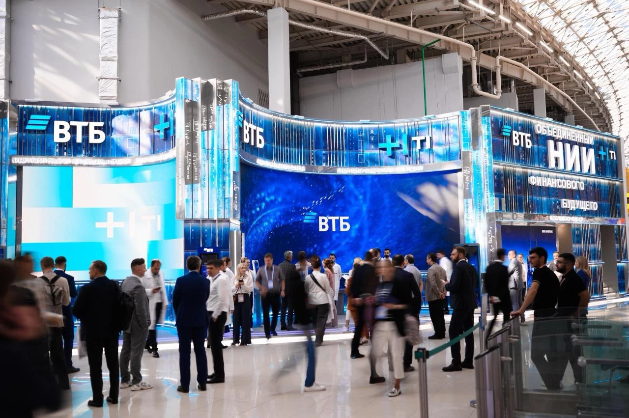 ВТБ заявил о скором запуске оплаты через iPhone на форуме Finopolis 2025