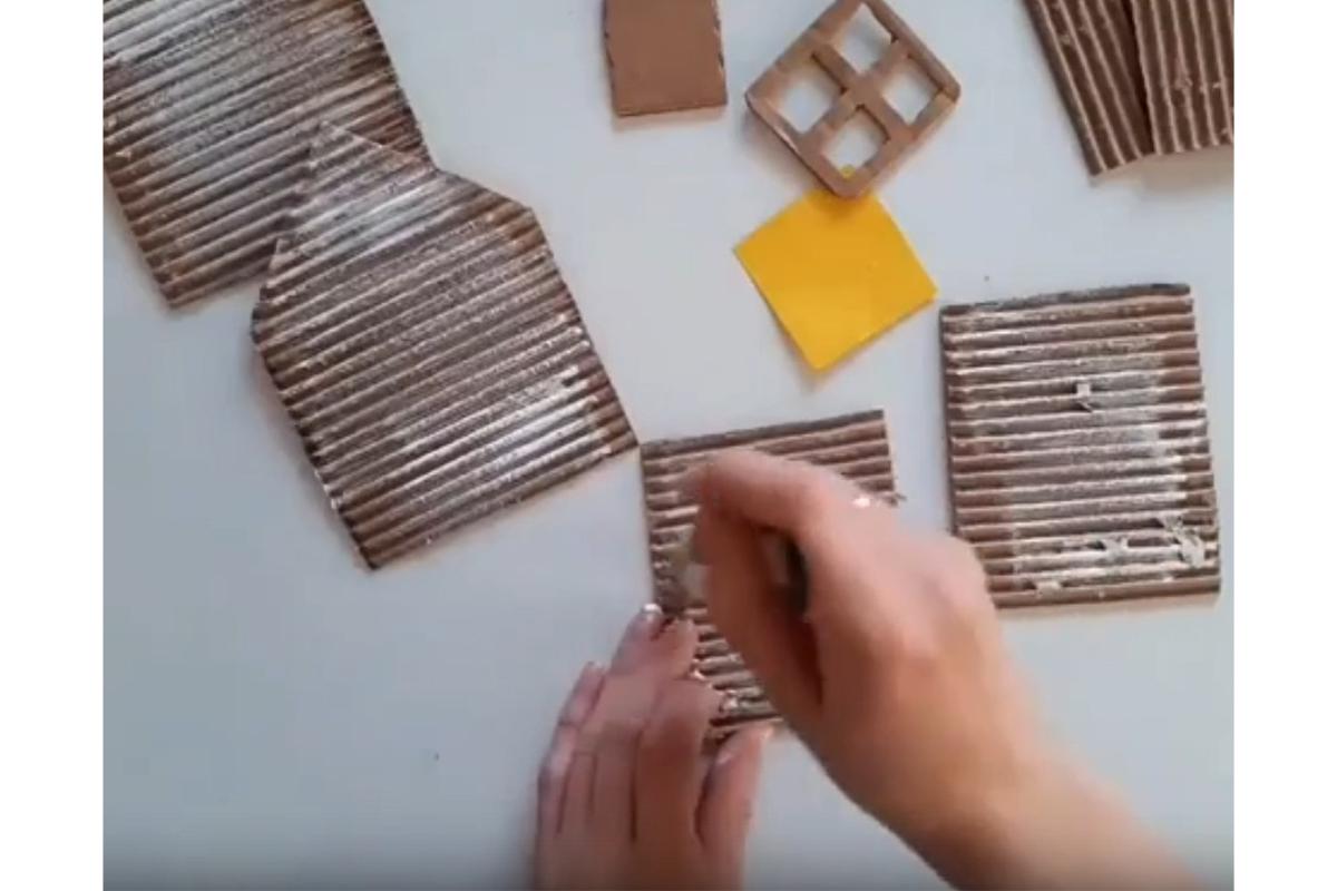 Как сделать новогодний домик из картона