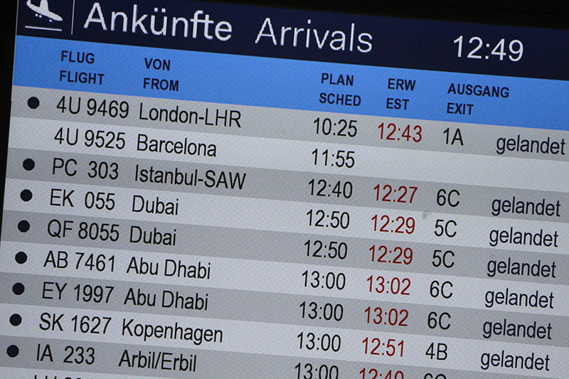 Табло прибытия в аэропорту Дюссельдорфа, на котором отсутствует информация о статусе рейса авиакомпании Germanwings