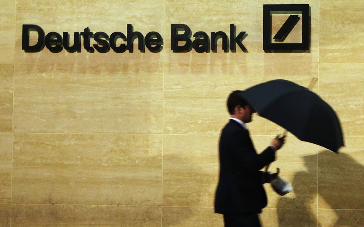 WSJ узнала об обвинении JPMorgan и Deutsche Bank в помощи Эпштейну