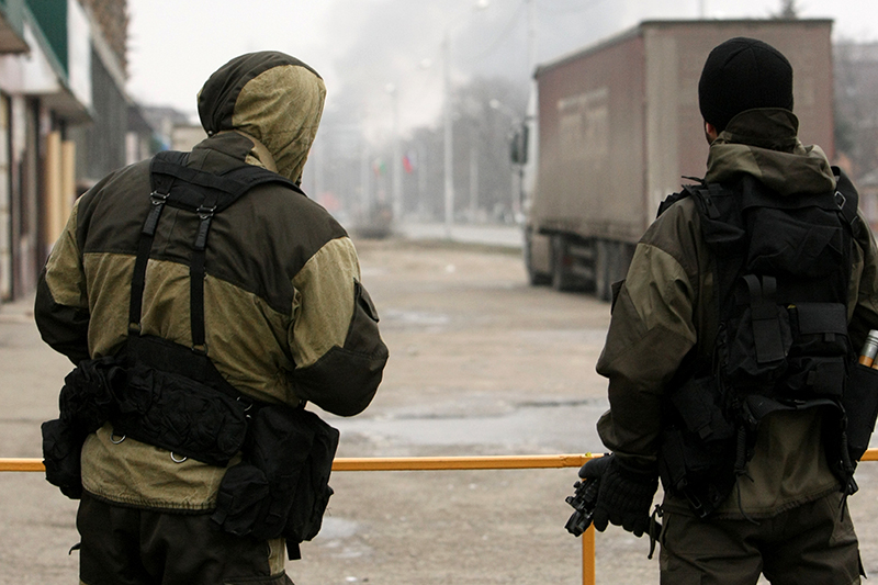 Спецназ МВД Чеченской Республики в оцеплении.