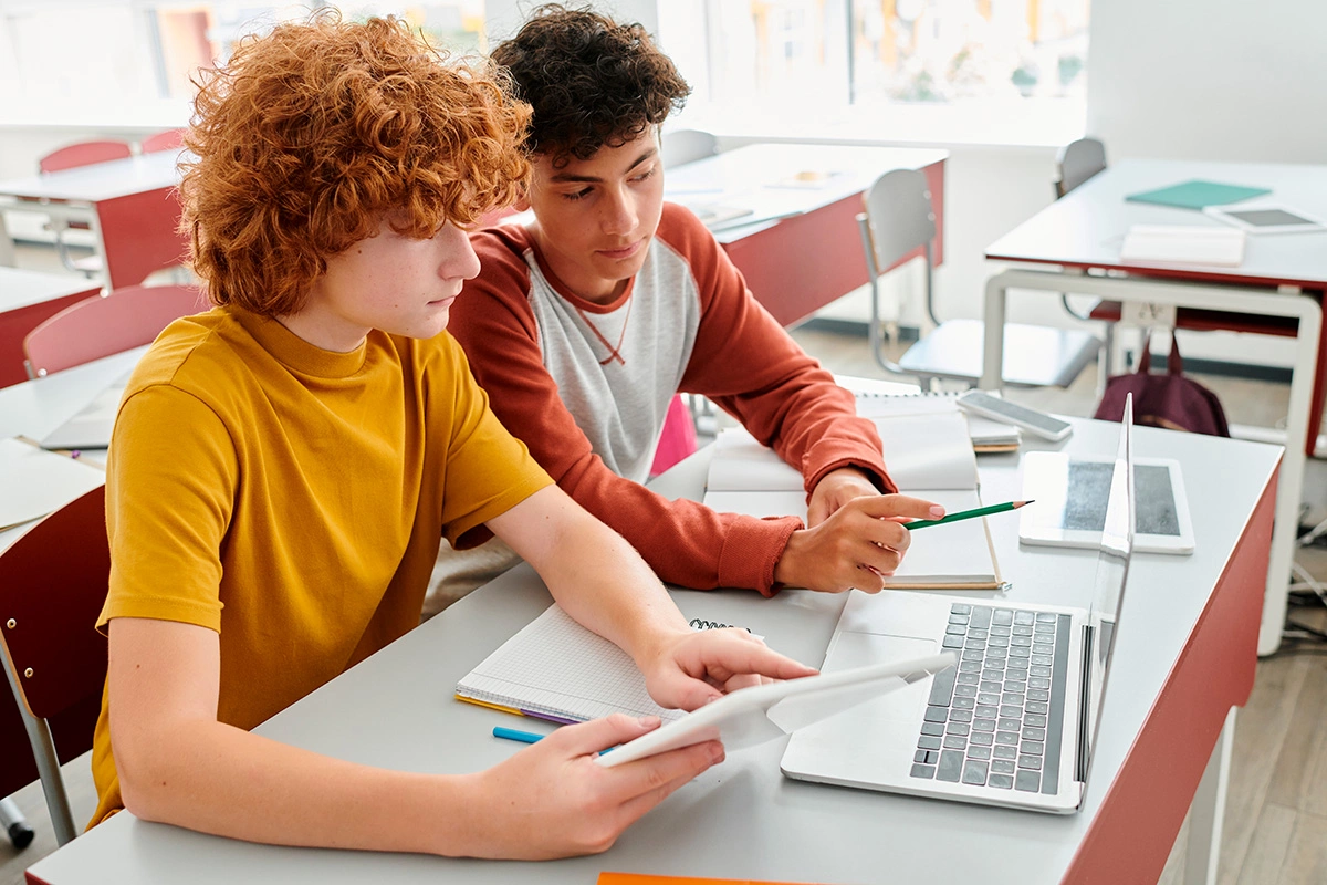 Искусственный интеллект в образовании: что он меняет в школах