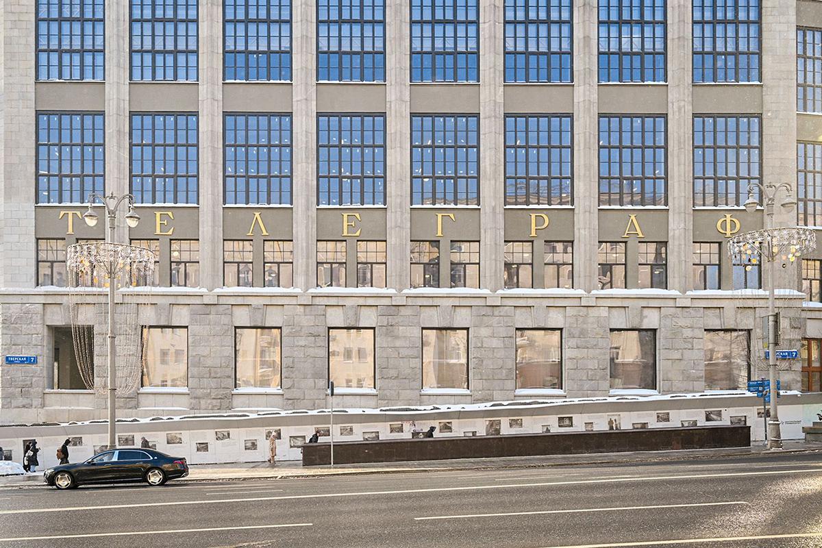 Глобус завращался: завершена реставрация фасадов Центрального