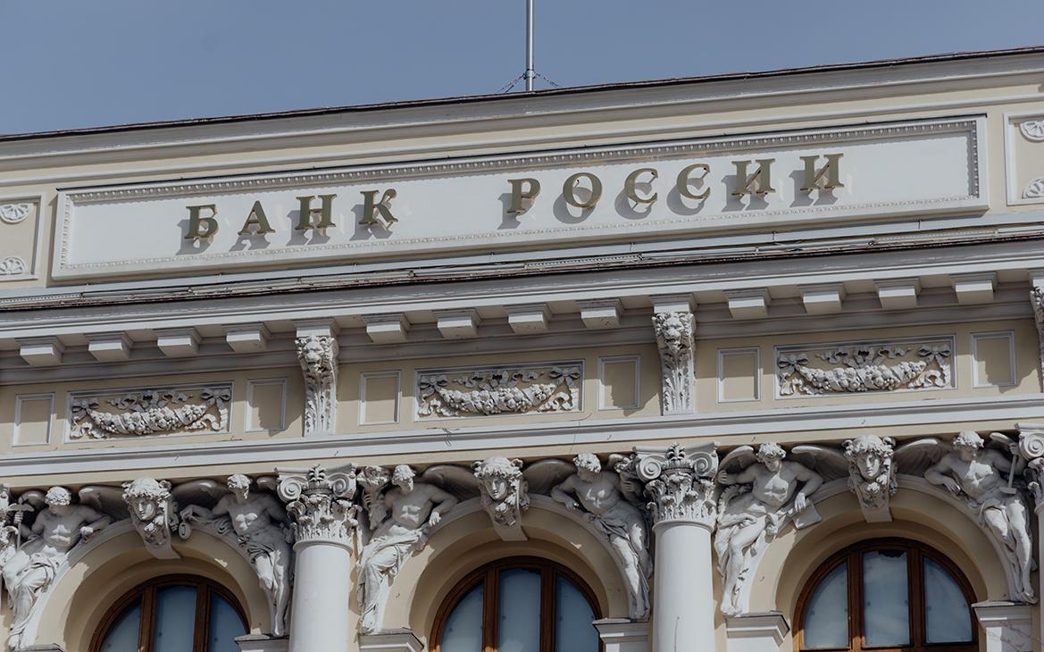 «Финансовая ватерлиния»: зачем ЦБ вливает в капитал РНПК ₽165 млрд