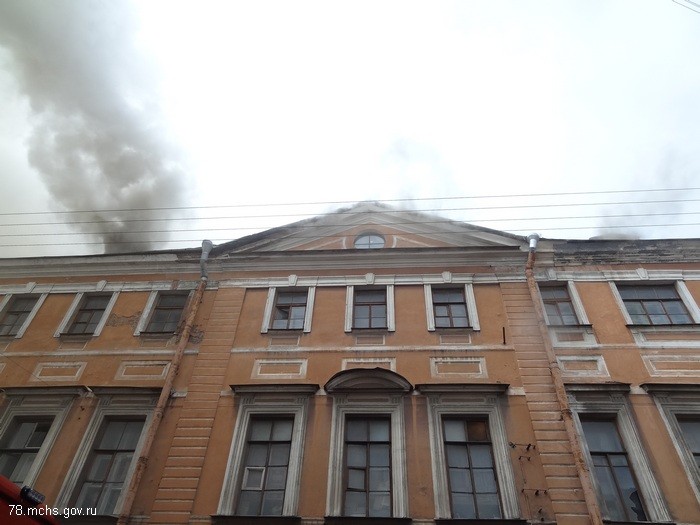 В Петербурге горит Апраксин двор. Фото