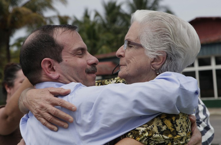 Кубинский разведчик вернулся из США после 15 лет тюрьмы