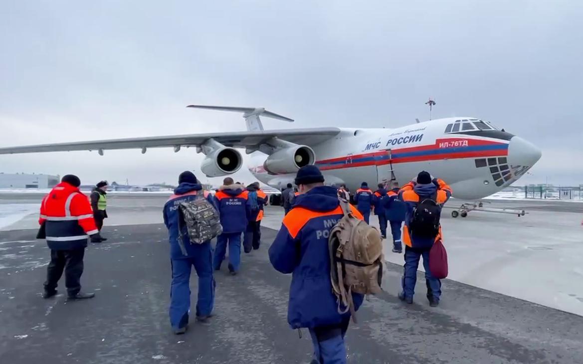 В Турцию отправилась еще одна группа спасателей и врачей из России