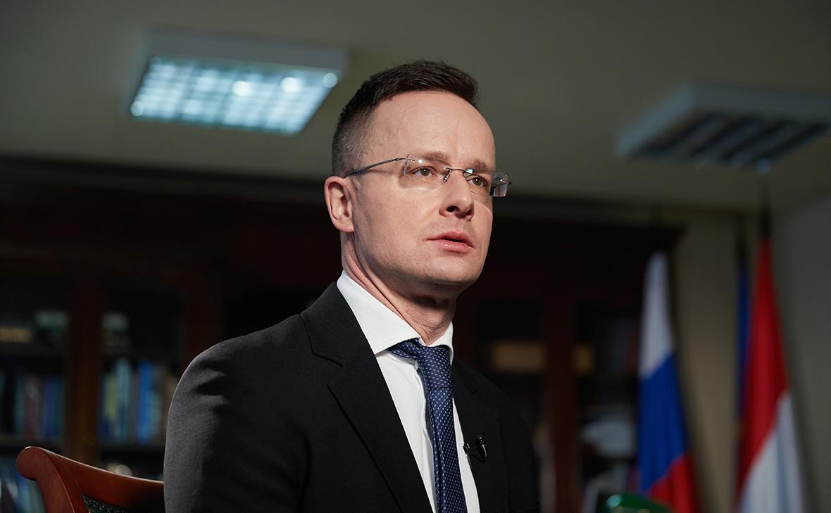 Сийярто пообещал заблокировать решение о военных ЕС на Украине