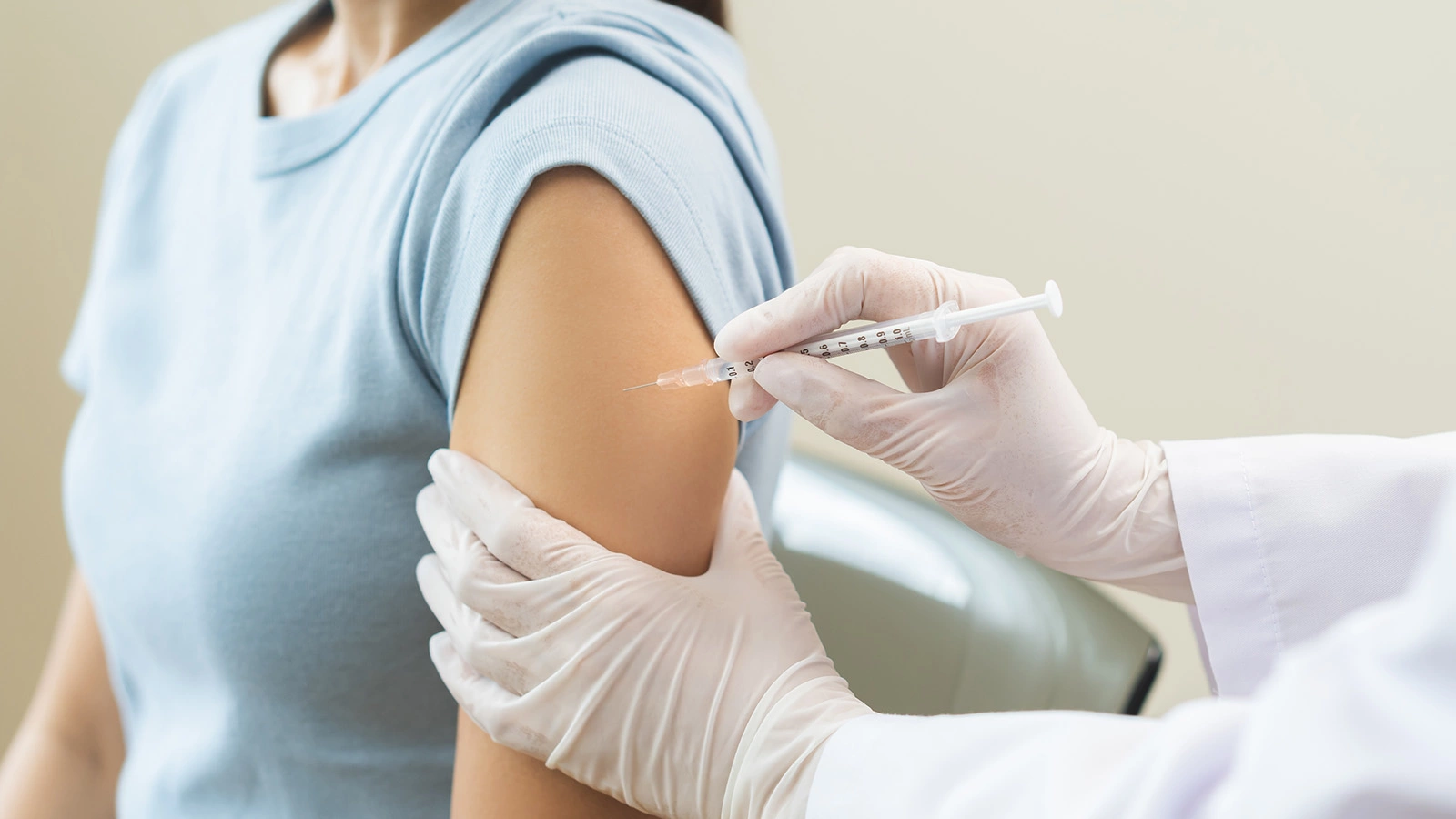 Вакцину от ВПЧ сделают бесплатной для россиян в 2027 году