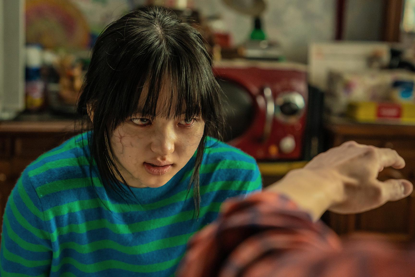 Кадр из фильма &laquo;Моя дочь &mdash; зомби&raquo;