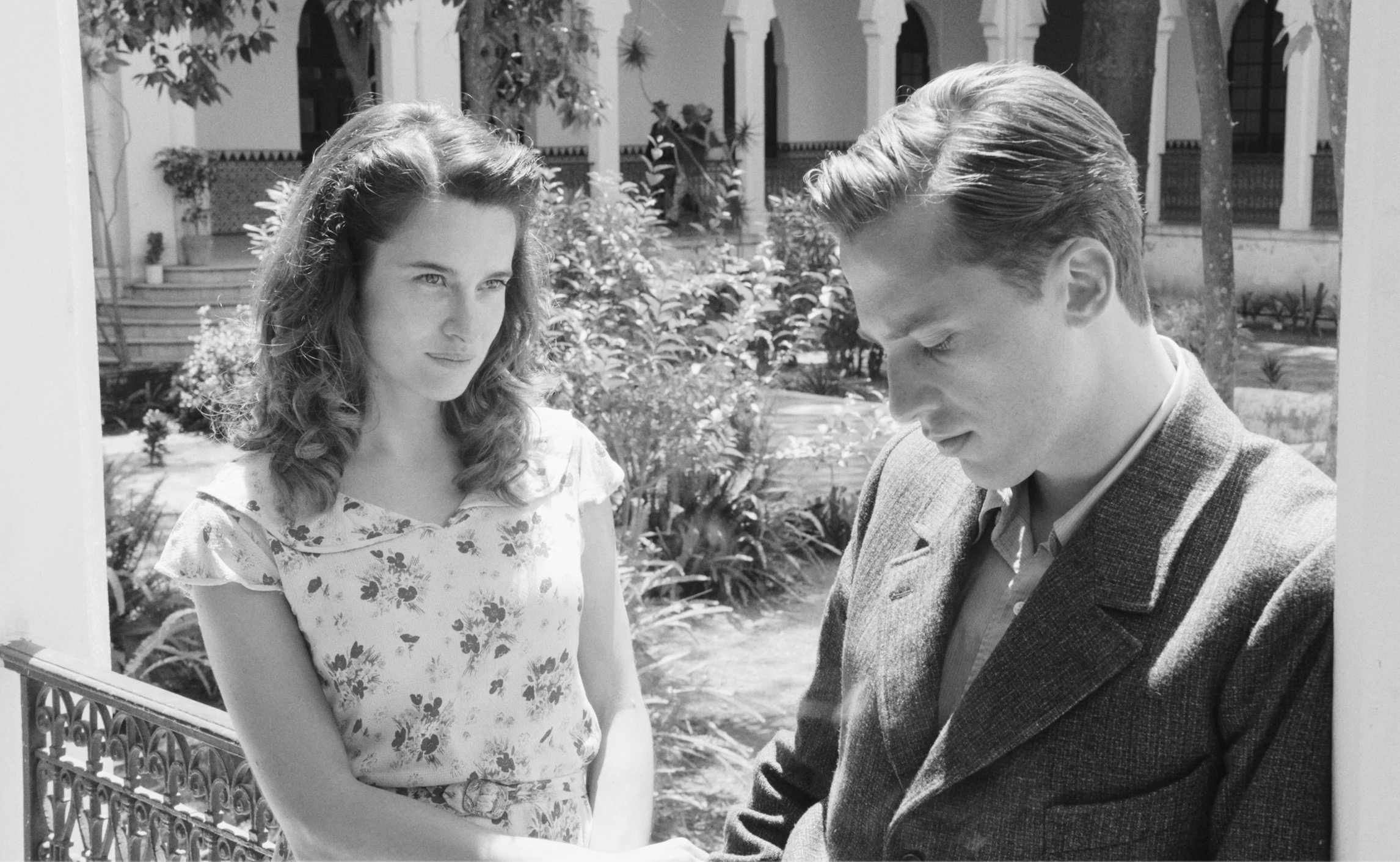 Ребекка Мардер и Бенжамен Вуазен. Кадр из фильма «Посторонний»