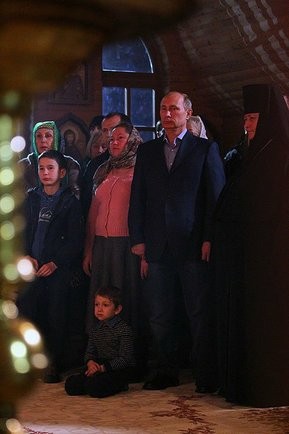 В.Путин встретил Рождество в женском монастыре