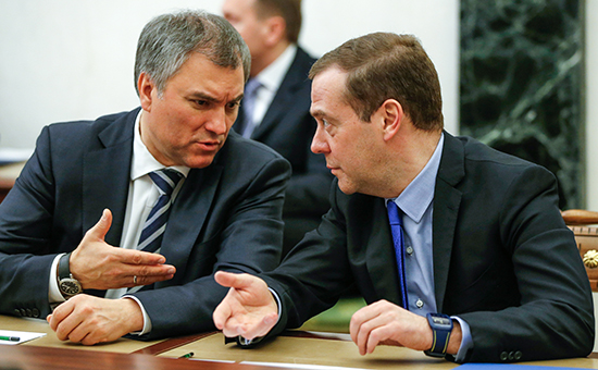 Спикер Госдумы Вячеслав Володин и&nbsp;премьер-министр Дмитрий Медведев (слева направо)
