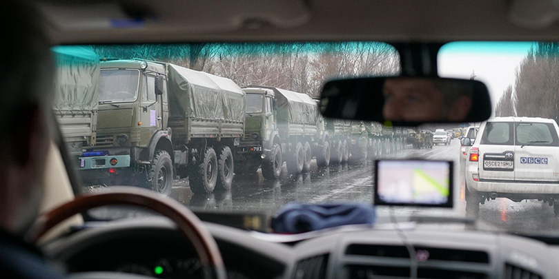 ОБСЕ показала фото военных и техники на улицах Луганска