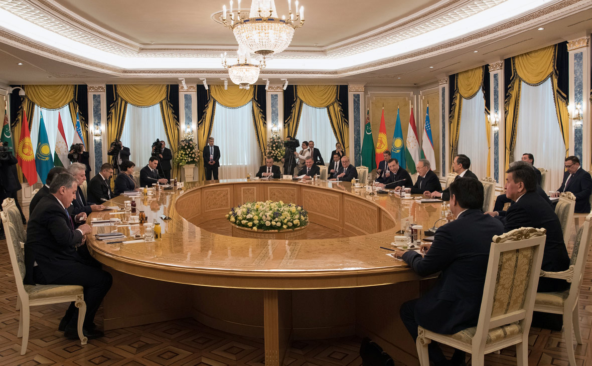 Лидеры стран Центральной Азии на рабочей встрече в Астане


