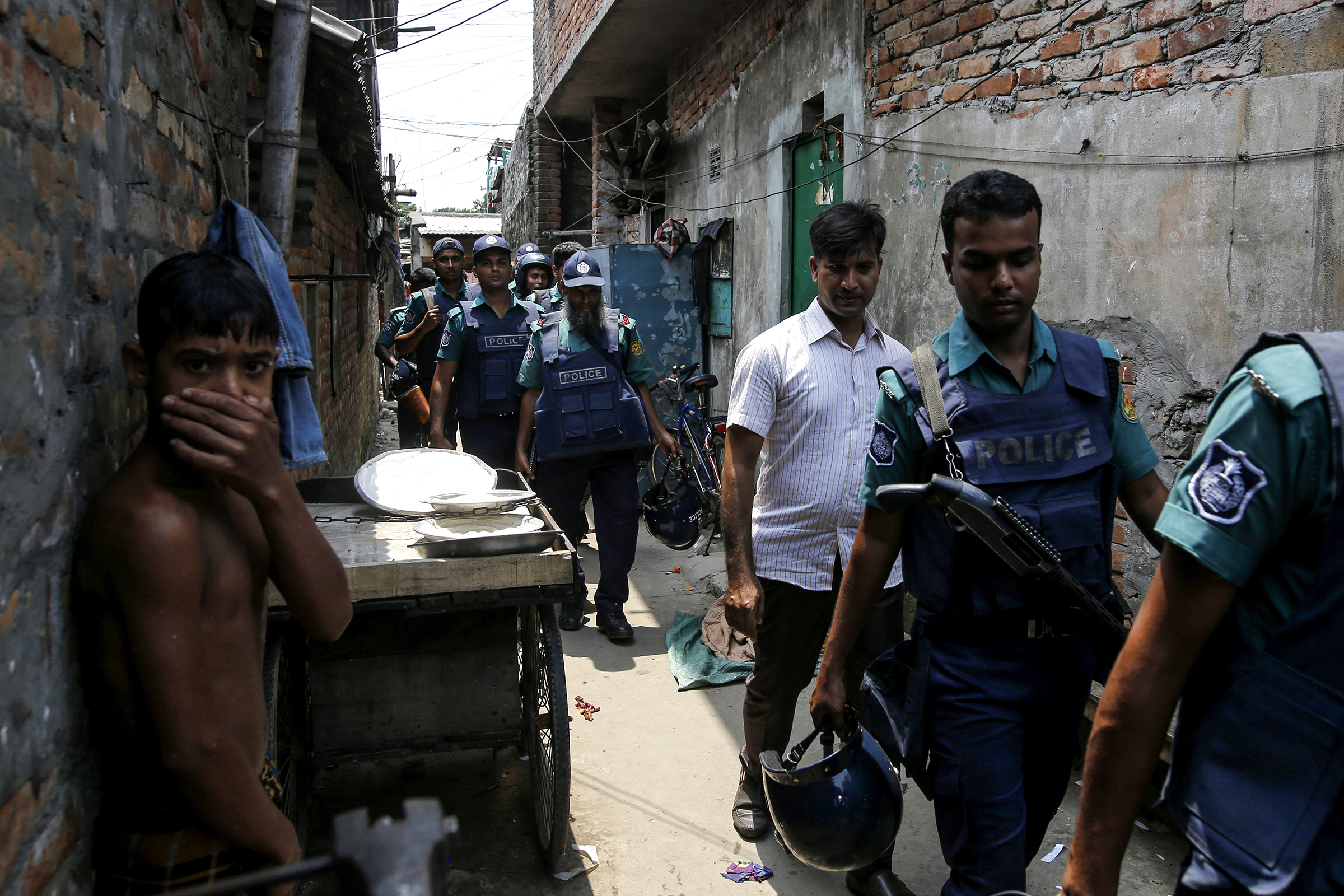 <p>В мае 2018 года правительство Бангладеш объявило о начале большой антинаркотической кампании. Критику международного сообщества&nbsp;вызвали внесудебные убийства предполагаемых наркоторговцев. За первую неделю рейдов полиция застрелила около 50 подозреваемых в продаже наркотиков, а две недели спустя число погибших <a href="https://rg.ru/2018/07/17/antinarkoticheskaia-kampaniia-v-bangladesh-unesla-zhizni-200-chelovek.html">превысило</a> 130 человек</p>

<p><br />
&nbsp;</p>
