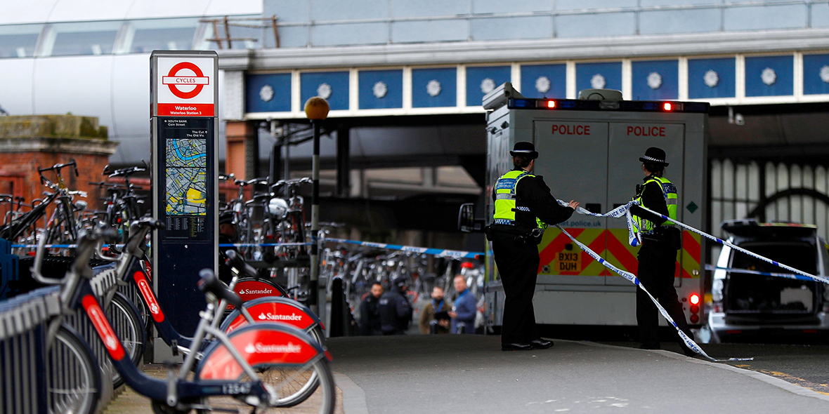 Полиция нашла взрывные устройства в аэропортах и на вокзале Лондона