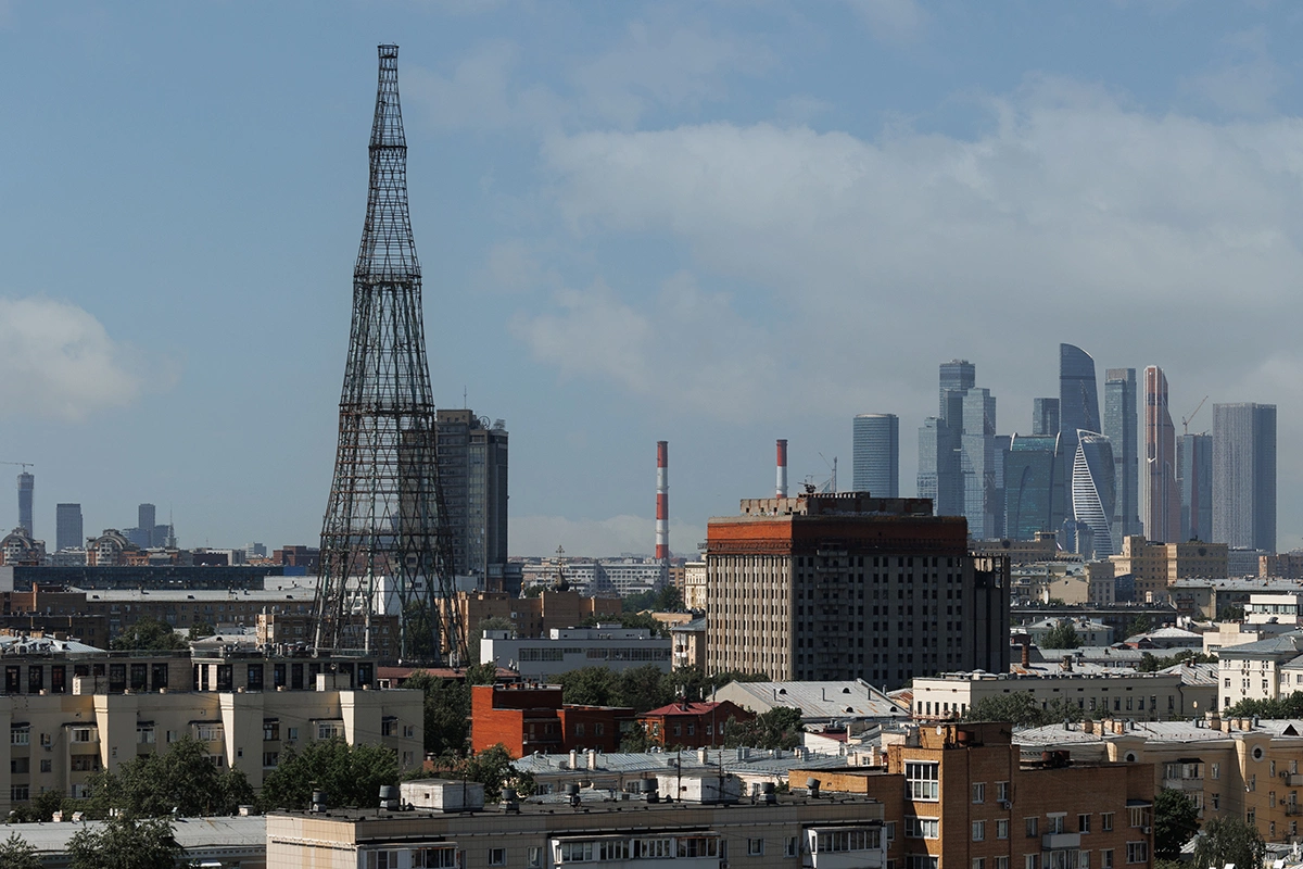 Вид на Шуховскую башню и «Москва-Сити» из Даниловского района