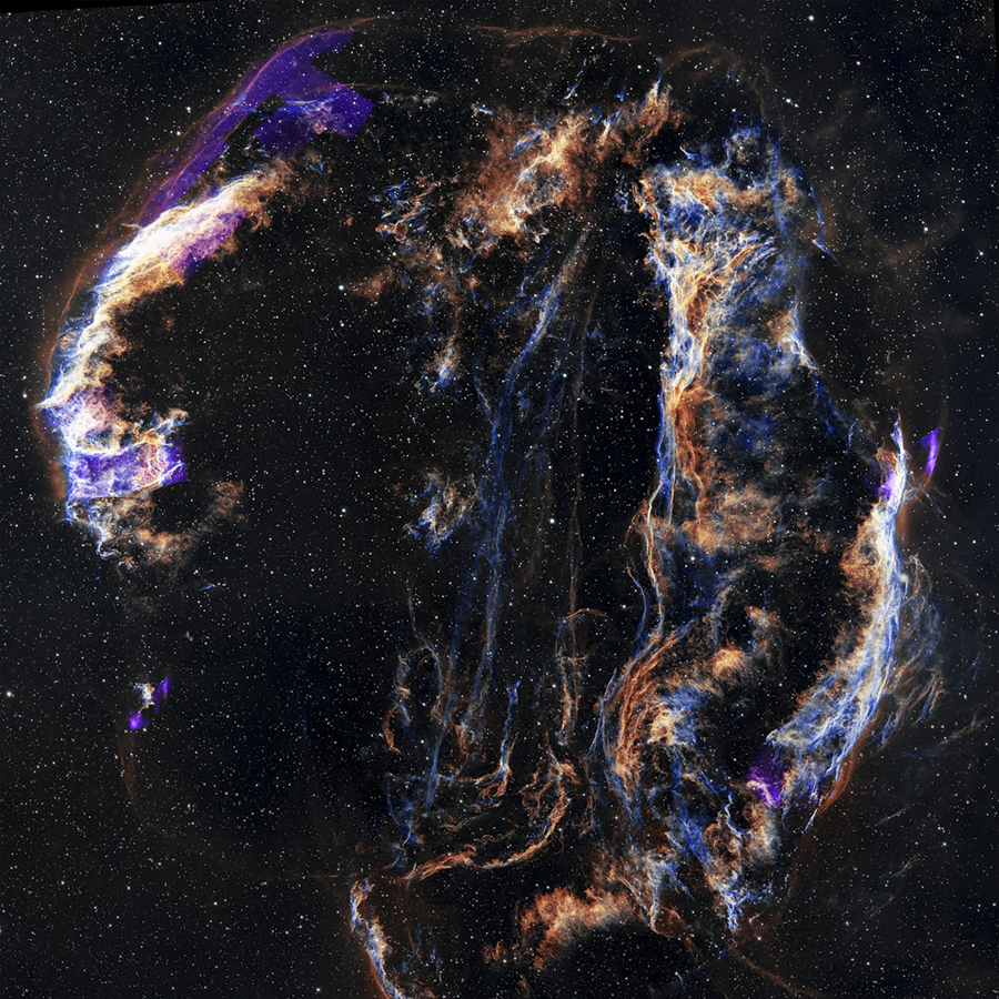 Туманность Вуаль в созвездии Лебедя, также известная как Петля&nbsp;или Рыбачья Сеть. Это остаток взорвавшейся сверхновой звезды