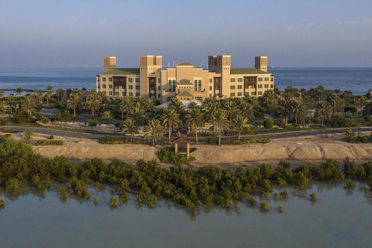 Отель Desert Islands Resort and Spa