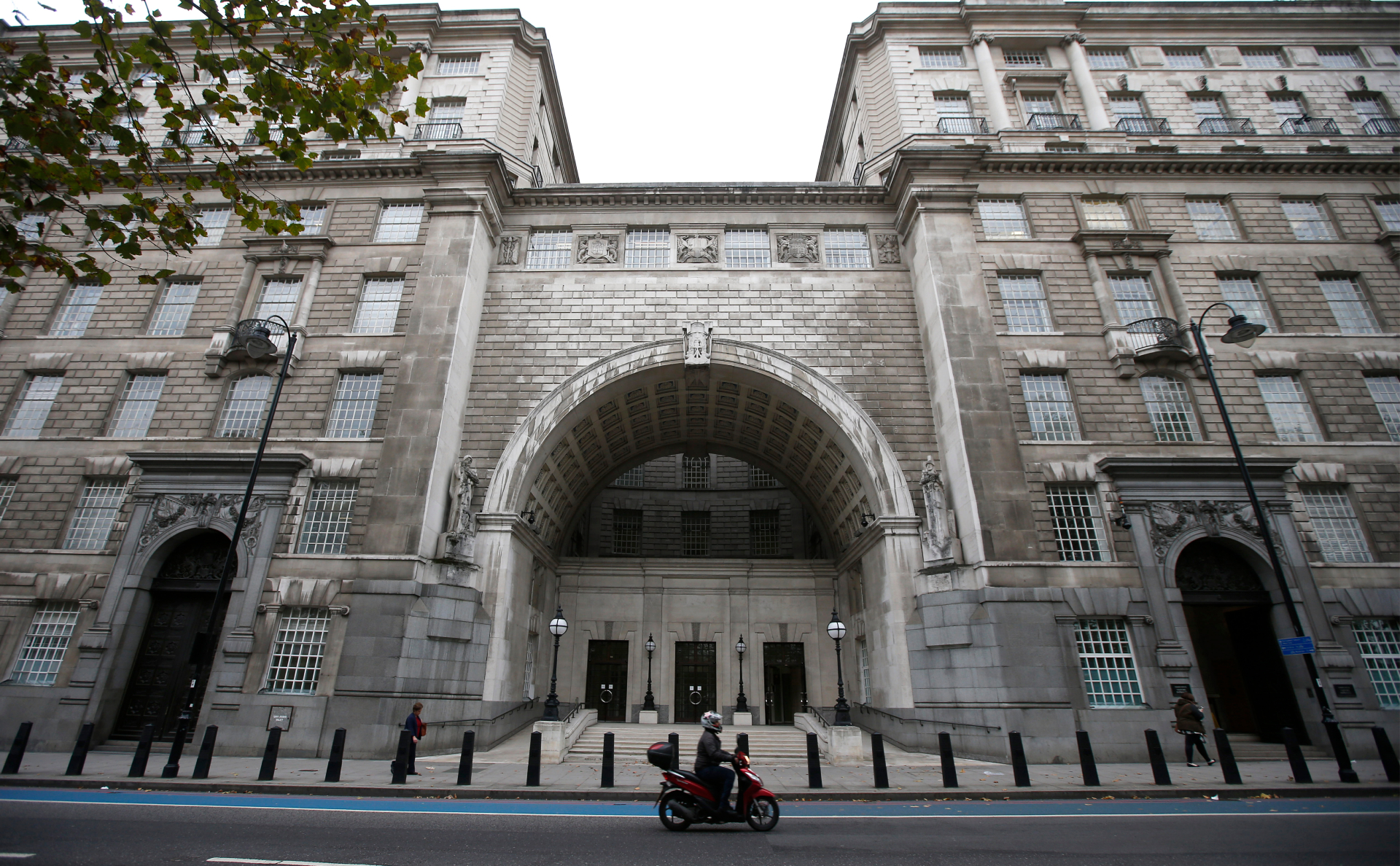 Темз-хаус&nbsp;&mdash; штаб-квартира MI5 в Лондоне