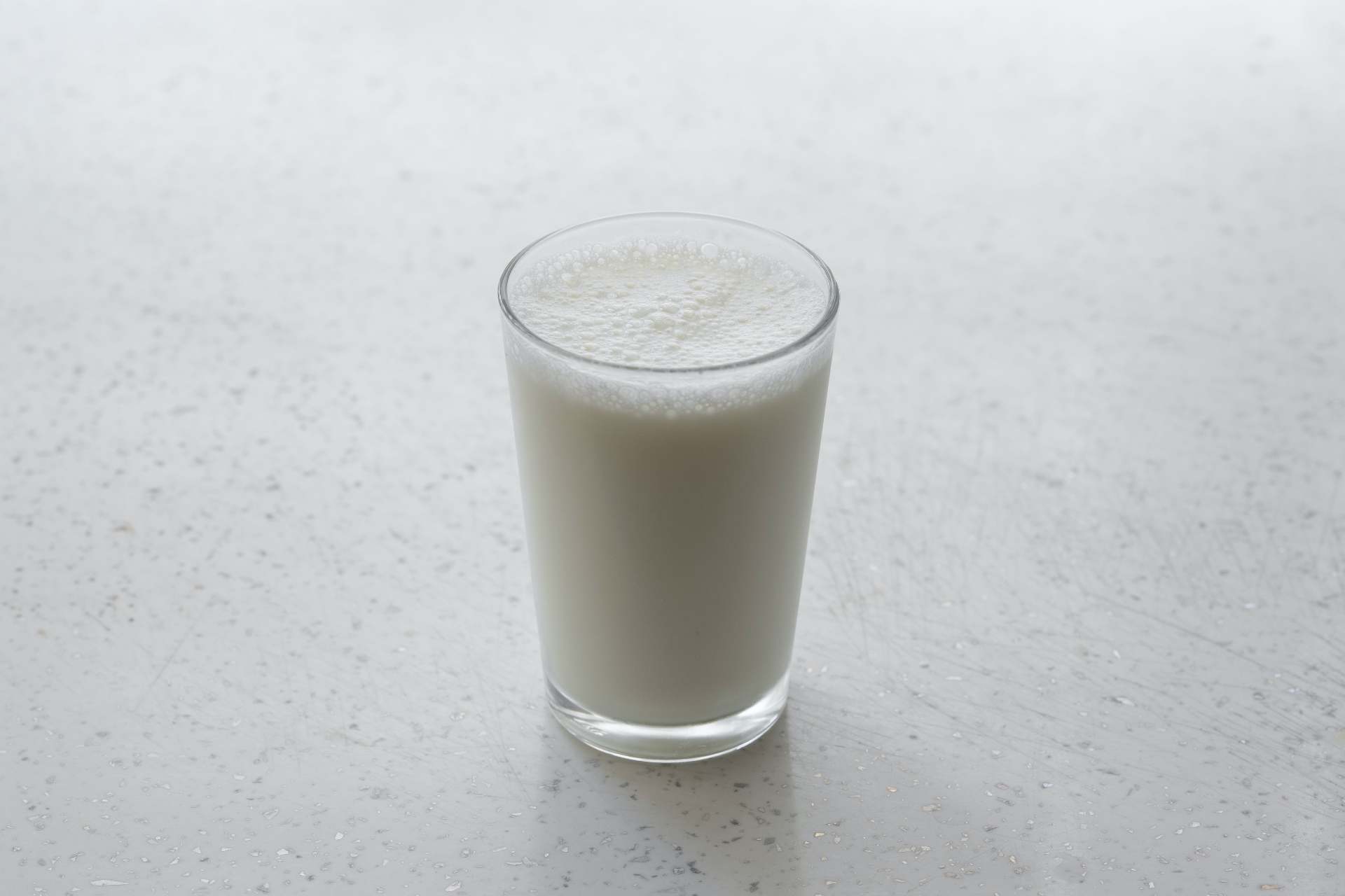 В молоке содержится много кальция