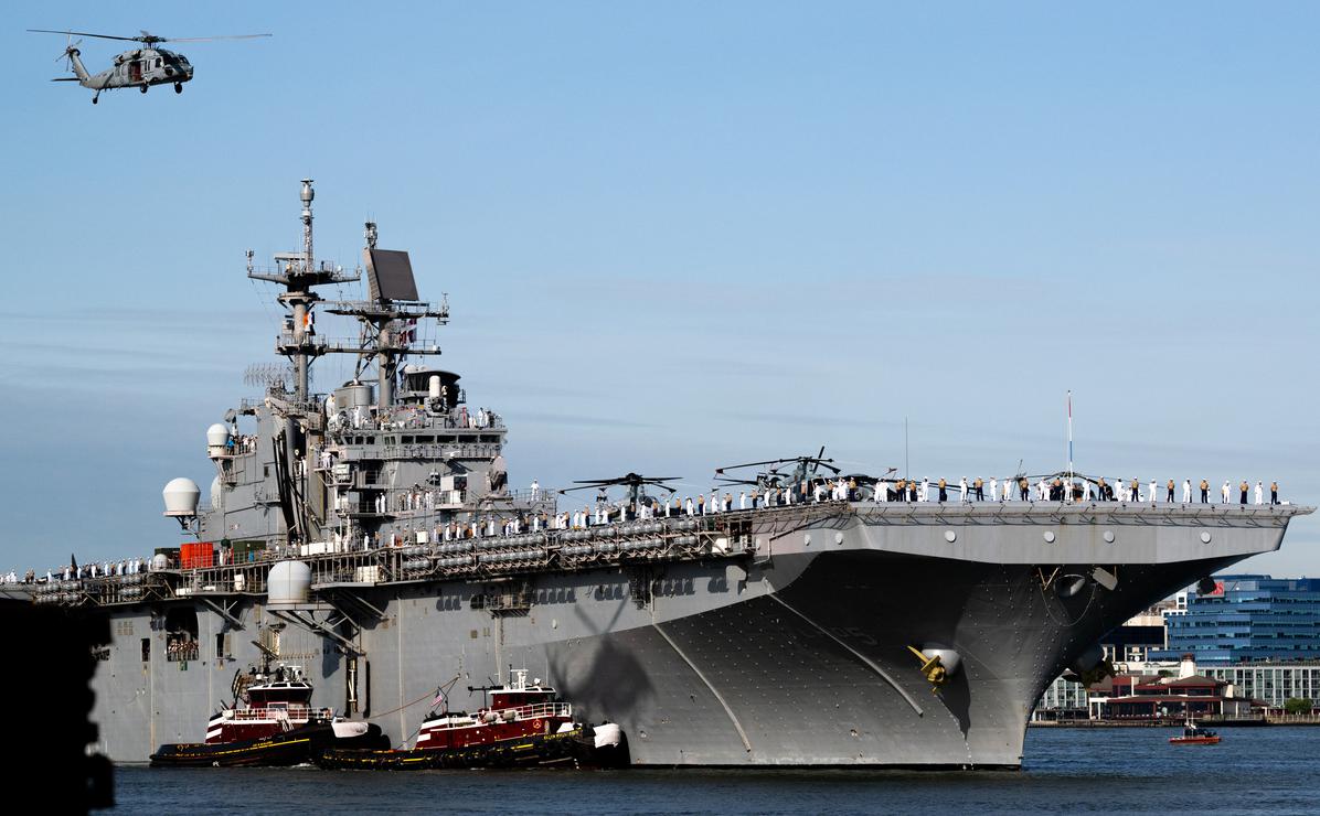 Десантный корабль США USS Bataan
