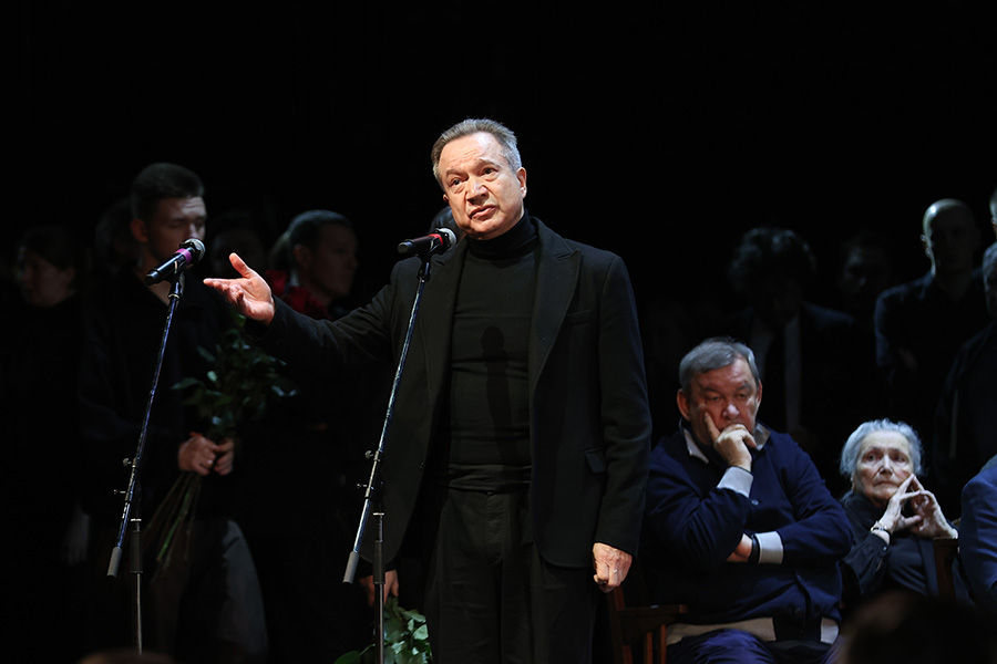 Театральный режиссер и педагог Виктор Рыжаков